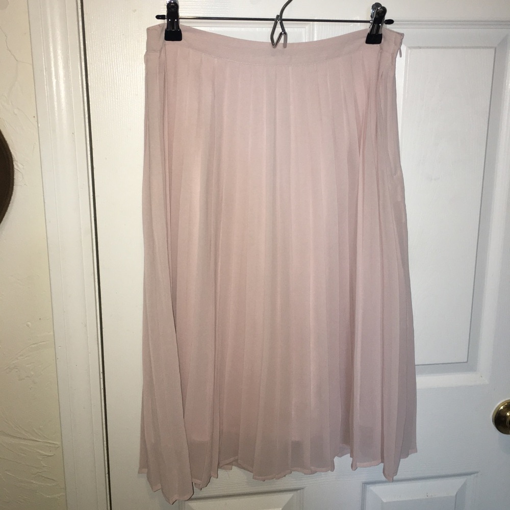 Light pink pleated skirt